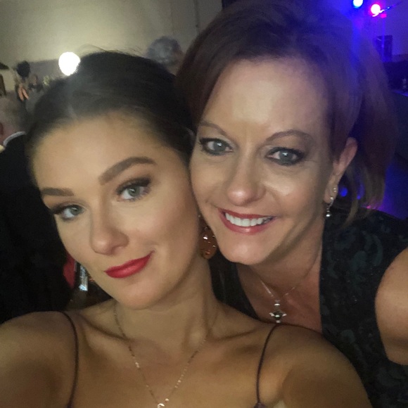 Meet your Posher, Jennifer - Picture 2 of 4